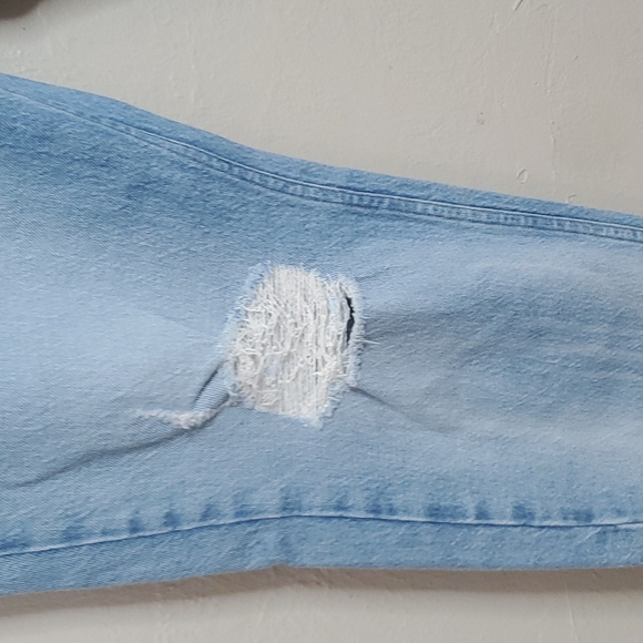 GOOD AMERICAN The Weekender Good Girlfriend High Rise Jean In Light Blue - Picture 5 of 11